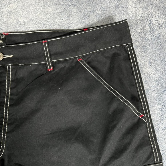 True Religion Mens Jet Black Cargo Shorts White Contrast Stitch Size 44 NWT - Picture 4 of 16